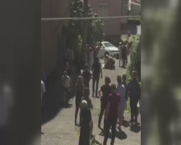 Beşinci kattan beton zemine atladı…