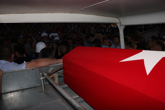On binler şehidini son yolculuğuna uğurladı…