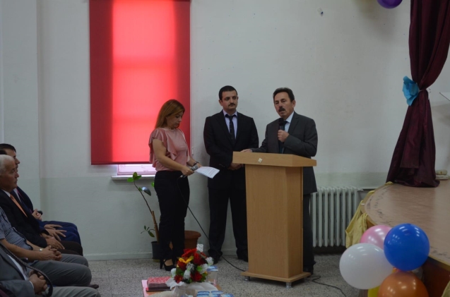 Minik öğrenciler ayakta alkışlandı…