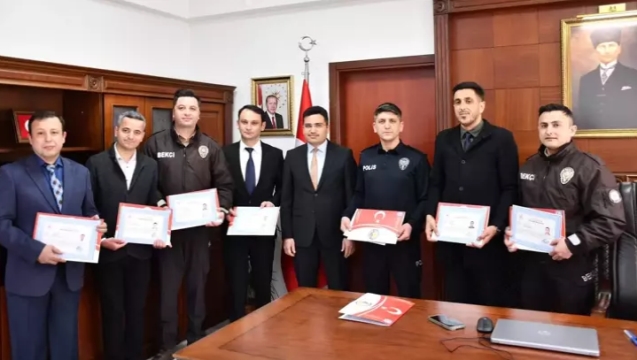 Polis ve bekçilere başarı belgesi verildi...