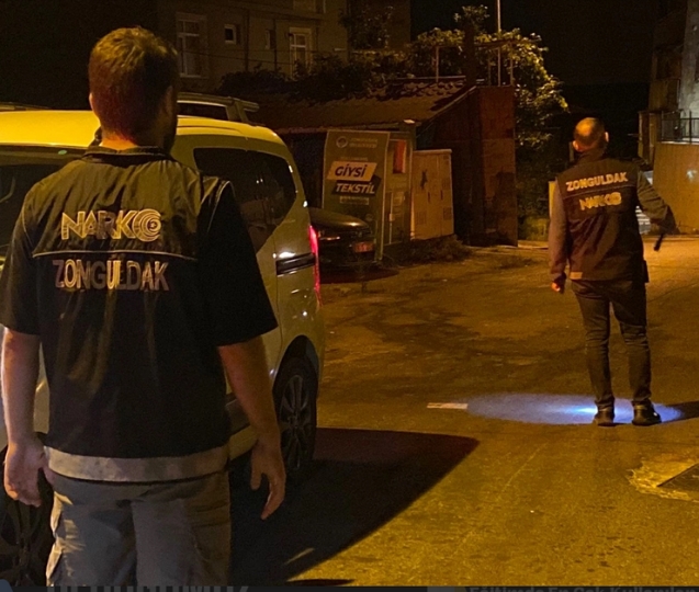 Ekipler uyuşturucu tacirlerine pusu attı...