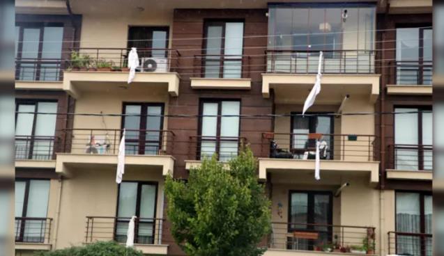 Kartalkaya duruşması öncesi, evlerine çarşaf astılar...