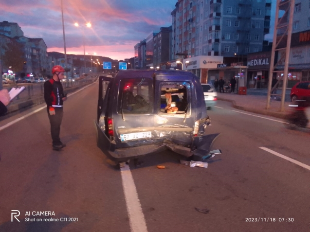 Alkollü sürücü kırmızı ışıkta duran araca çarptı ! 1 yaralı.
