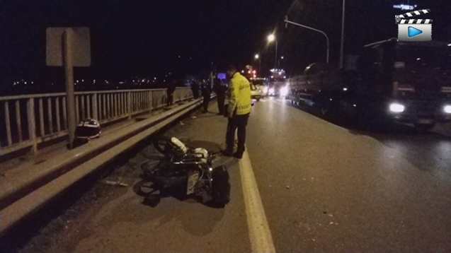 MOTOSİKLET, KIRMIZI IŞIKTA DURAMADI...