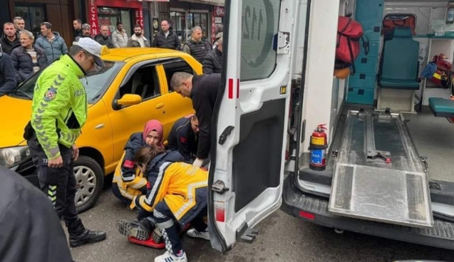 54 yaşındaki yayaya çarptı... Hastaneye kaldırıldı...