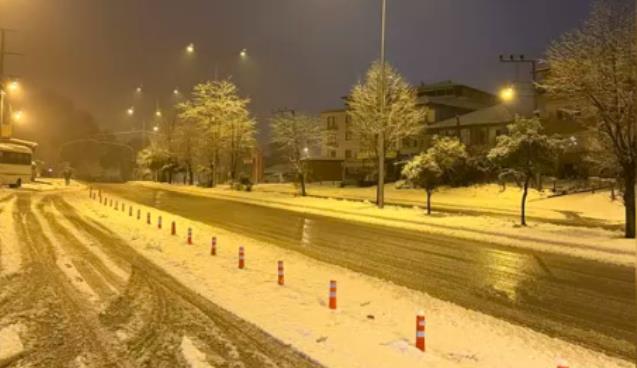 Kar yağışı nedeniyle 65 köy yolu kapandı...