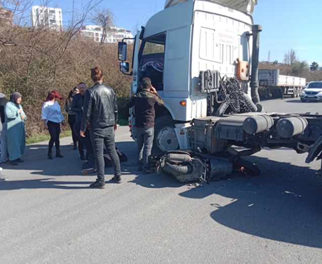 Usta öğretici TIR ile, motorlu genç kızı altına aldı...
