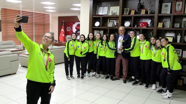 BAŞKAN POSBIYIK: ÖNEMLİ BAŞARI; KIZLARIMIZI TEBRİK EDİYORUM