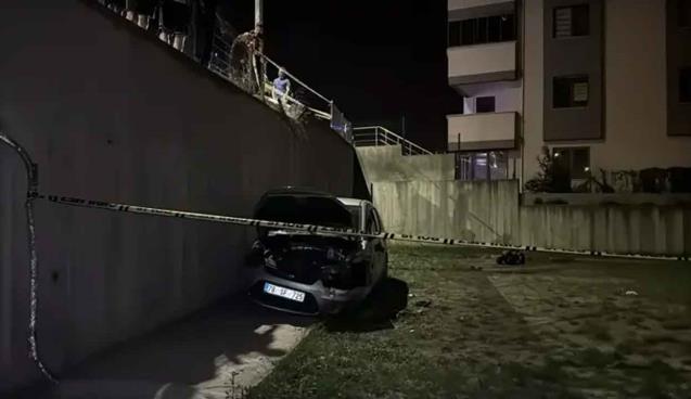 4 metre yükseklikten apartman bahçesine düştü...