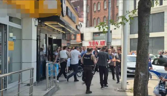 Banka şubesinde korkutan anlar... silahla ateş açtı...