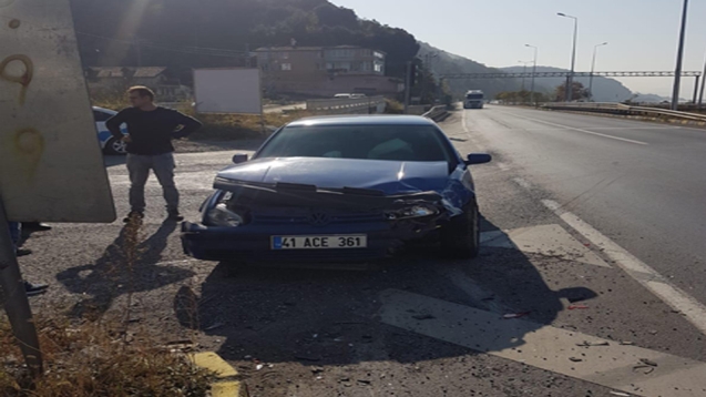 KIRMIZI IŞIK İHLALİ... 2 YARALI...