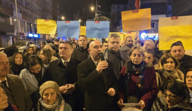 İmamoğlu'nun gözaltına alınmasını protesto ettiler...