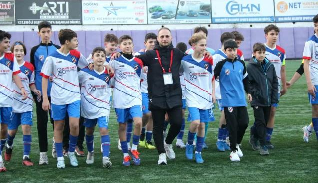 Çelikorduspor, U-14 ligini şampiyon olarak tamamladı...