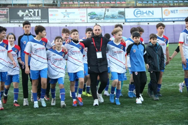 Çelikorduspor, U-14 ligini şampiyon olarak tamamladı...