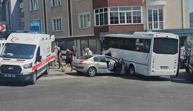 Feci Kaza… Otobüsü ile otomobil çarpıştı… Yaralılar var…