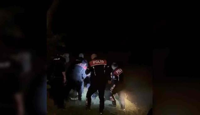 Terk edildi Irmağa atladı… Ekipler kurtardı…