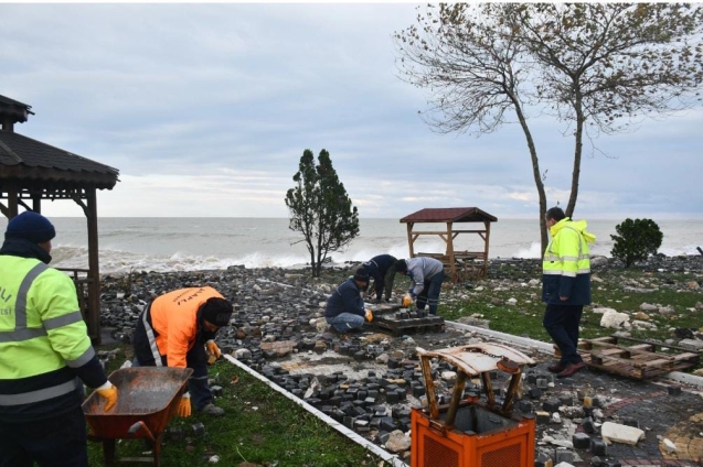 Alaplı sahil park'ta büyük hasar meydana geldi.
