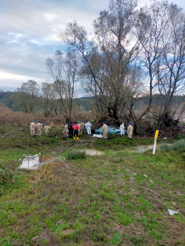 Selden kurtarılan araçta 3'ü ölü 1 kişi kurtarıldı...