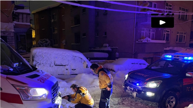 Ambulans hastayı yetiştireyim derken kara saplandı...