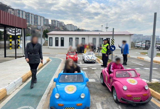 Bayat İlkokulu öğrencilerine trafik eğitimi verilmiştir