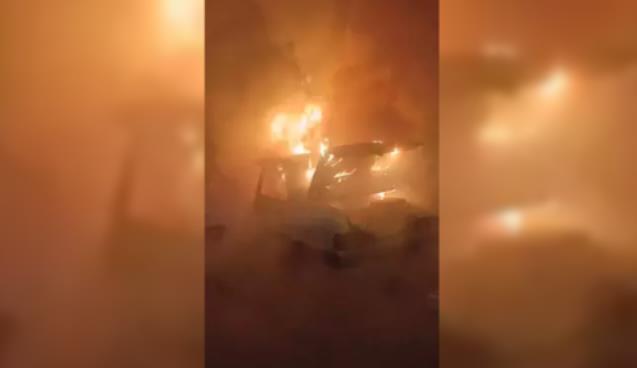 Park halindeki otomobil yandı...