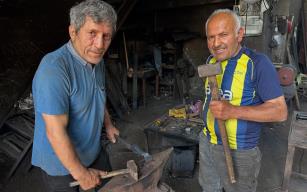 Yarım asırdır elinden çekiç düşmedi...