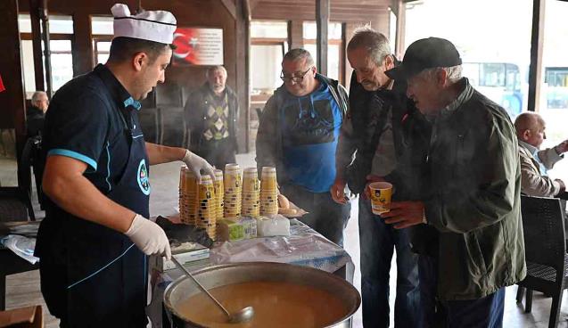 Ereğli Belediyesi’nden iç ısıtan ikram…