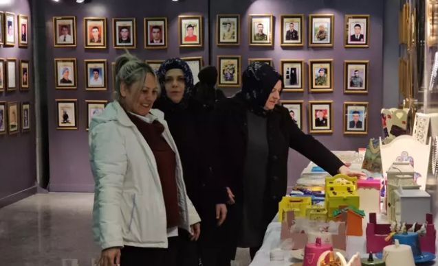 182 şehit fotoğrafı sergilendi...
