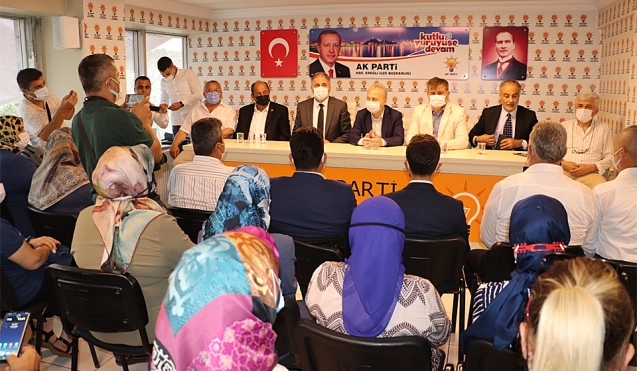 AK PARTİ'DE BAYRAMLAŞMA PROGRAMI DÜZENLENDİ...
