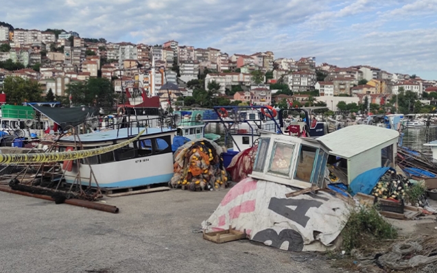 Balıkçı teknesinin ağına patlamamış füze takıldı...