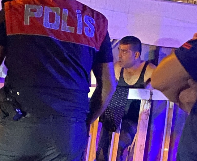 Sevdiği kadın, karşılık vermeyince....