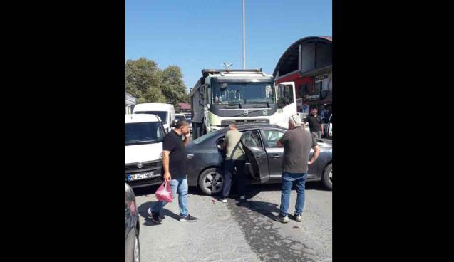Zincirleme kaza…Araçlar birbirlerine girdi…
