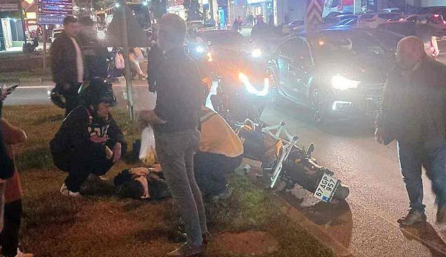 Kontrolsüz kavşakta çarpıştılar…