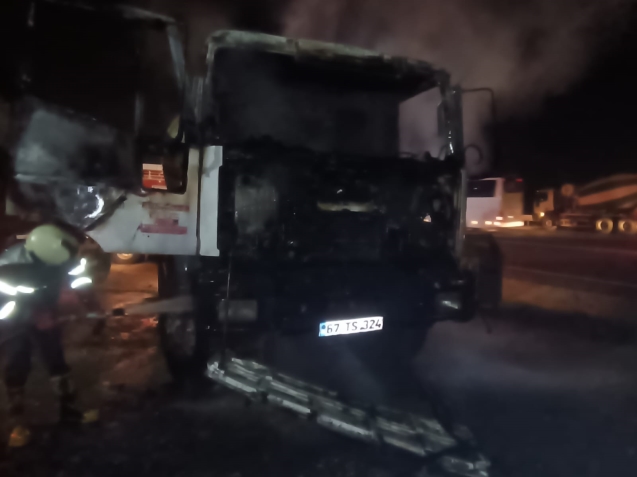 Aniden alev alan kamyon kullanılamaz hale geldi