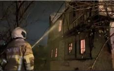 3 katlı tarihi konakta yangın çıktı...