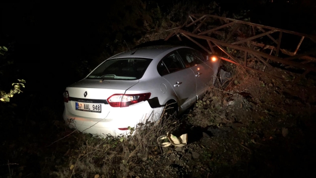 OTOMOBİL YÜKSEK GERİLİM HATTINA ÇARPTI...