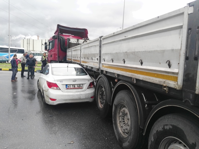 TIR’a çarparak durabildi…