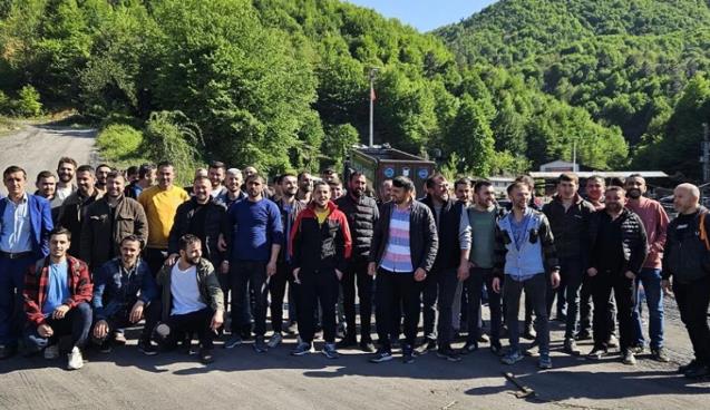 Maden işçileri yönetimi protesto ettiler...