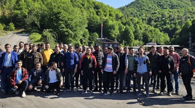 Maden işçileri yönetimi protesto ettiler...