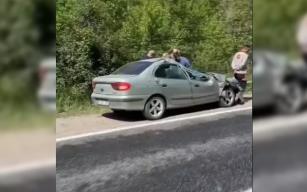 Yamaçtan kopan kaya parçaları 5 kişiyi yaraladı...