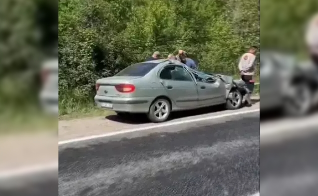 Yamaçtan kopan kaya parçaları 5 kişiyi yaraladı...
