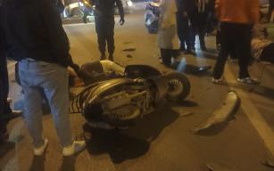 Otomobil ile motosiklet çarpıştı...Yaralılar var...