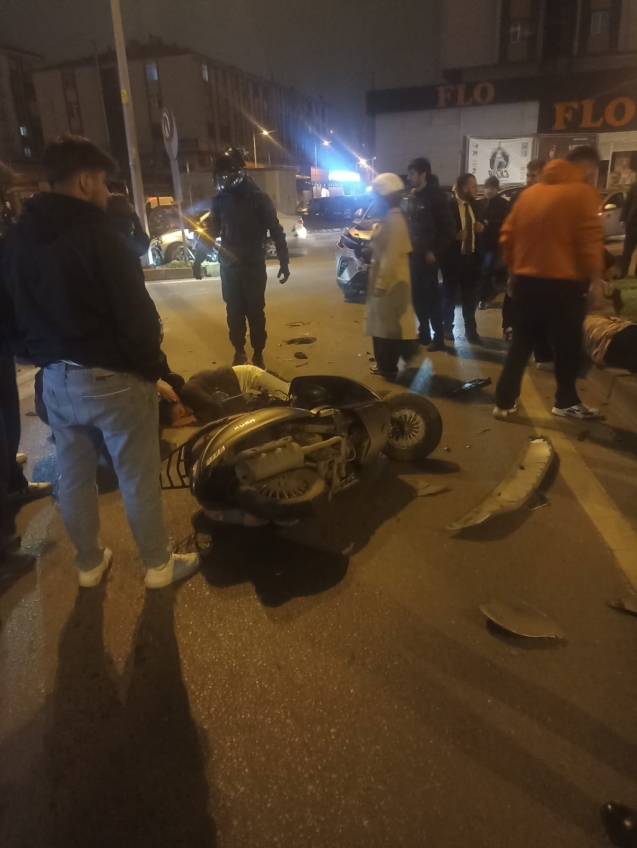 Otomobil ile motosiklet çarpıştı...Yaralılar var...