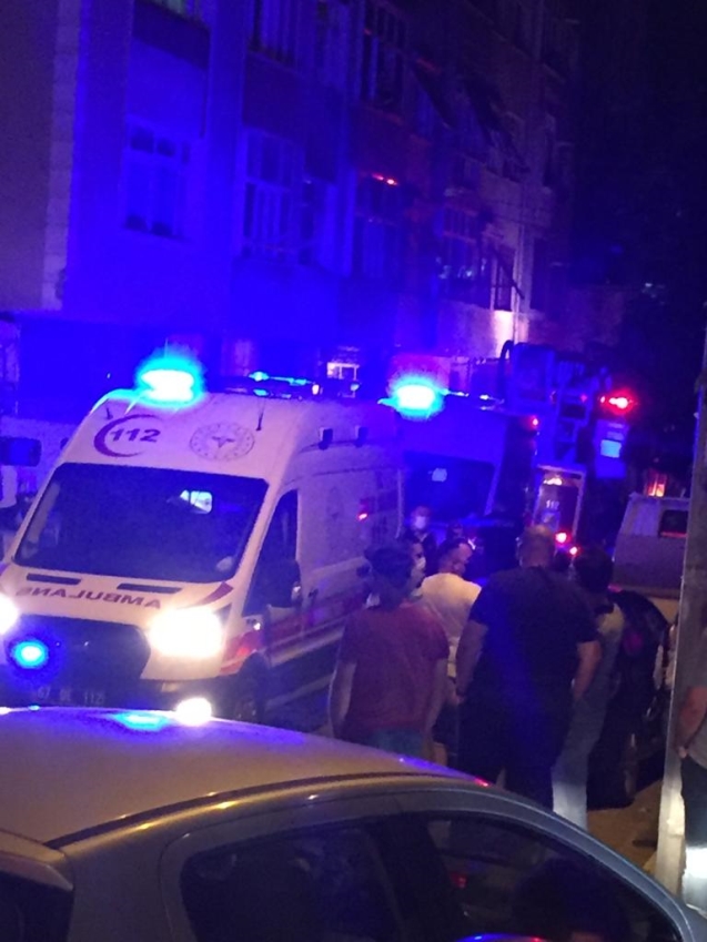 Sigara icerken uyuya kaldı, evini yaktı...