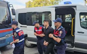 Bıçağı çekip hedef gözetmeden salladım…