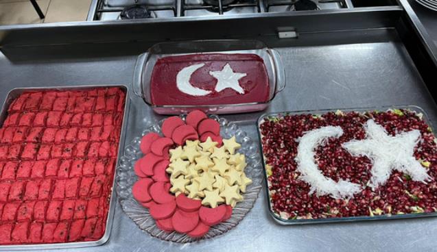 Halk Eğitim Merkezinden, Türk Bayrağı sevgisi...