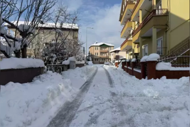 Yol açma çalışmaları başladı...