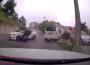 Otomobil ile motosikletin çarpıştığı kaza kamerada…