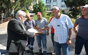 İşçilere tatlı ve meşrubat ikramında bulunuldu