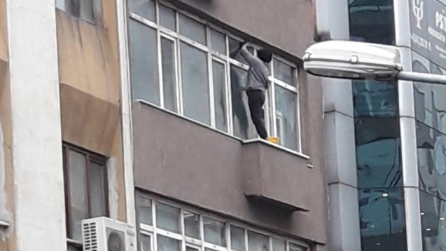 Ne yapıyorsun hanımefendi? Allah korusun...